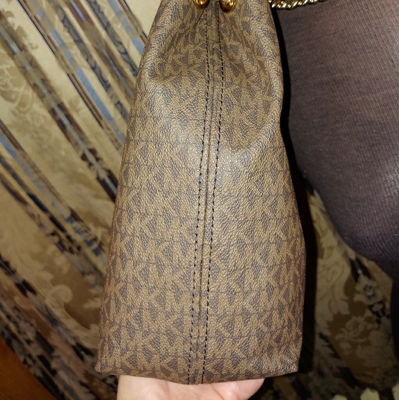 Jet Set Chain Large Shoulder Tote in Brown/Tan - Picture 5 of 8